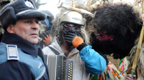 batalia mascatilor de la ruginoasa supravegheata de fortele de ordine din iasi si bacau