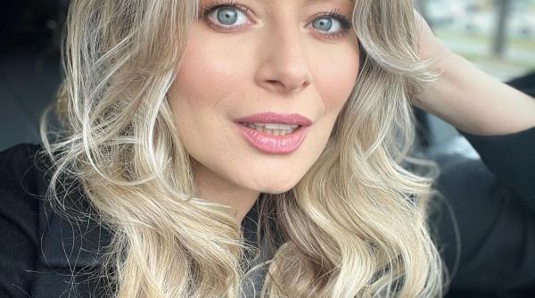 laura cosoi este insarcinata fotografia zilei a plecat mami si vine un ingeras