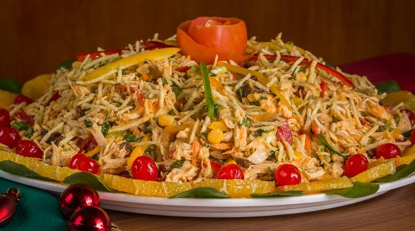 salpic o salata braziliana cu piept de pui si cartofi pai trebuie sa incerci aceasta reteta neaparat