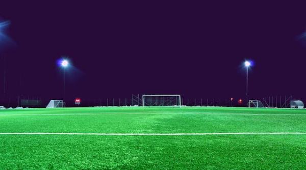 cum a fost folosit molozul din al doilea razboi mondial pentru a construi 135 de terenuri de fotbal in londra