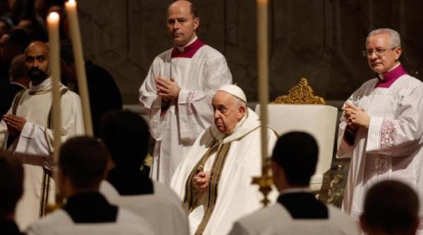 papa francisc a raspuns criticilor referitoare la binecuvantarile pentru cuplurile de acelasi sex