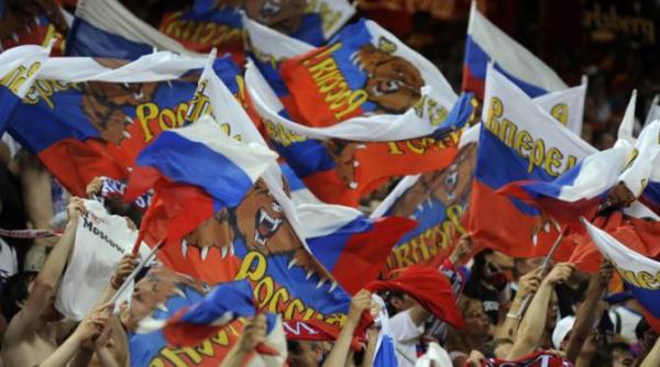 partidul lui putin recruteaza huligani de fotbal pentru armata privata sustine ucraina