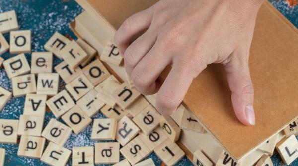 alo politia limbii romane aici generatia tik tok nu va ofendati pot sa va apelez cu o intrebare