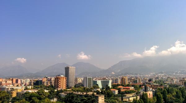 de ce merita sa vezi albania zboruri foarte ieftine inca de ordinul a 15 euro pe sens printre altele iata si punctele slabe ale tarii