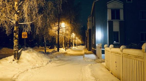 finlanda a devenit star pe retelele de socializare apa care se transforma instant in gheata in aer video