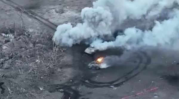 imagini din razboi o drona a inregistrat momentul in care un convoi rusesc este distrus complet video