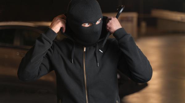 noi informatii in cazul adrian kreiner liderul grupului de ucigasi se ascunde in indonezia sorin ovidiu balan toate acele planuri ne arata ca in spate se afla si altceva