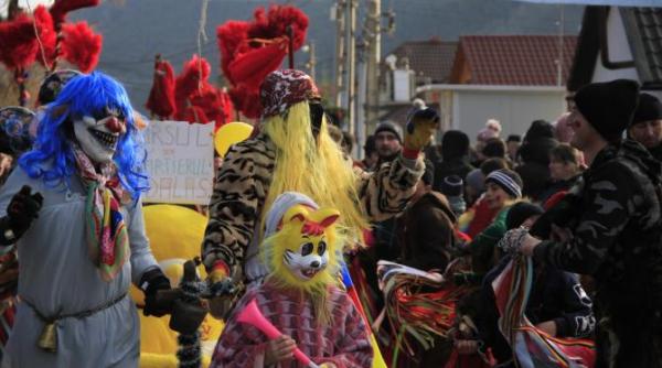 traditiile dispar incet incet din romania galerie foto cu ursi soldati si caprari
