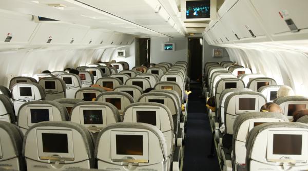 inspectii la avioanele boeing 737 max 9 dupa ce un hublou s a desprins in timpul zborului