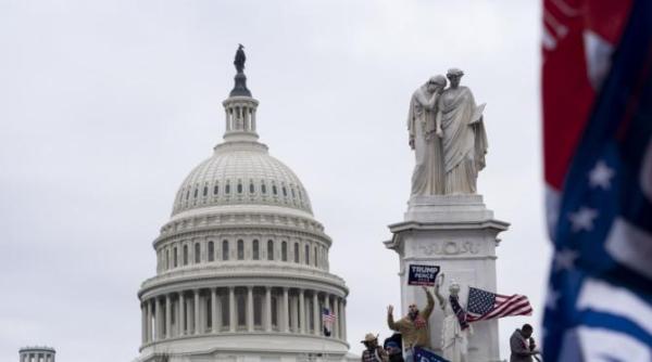 revoltele de la capitoliul sua trei ani mai tarziu teorie a conspiratiei dezinformare si omisiune