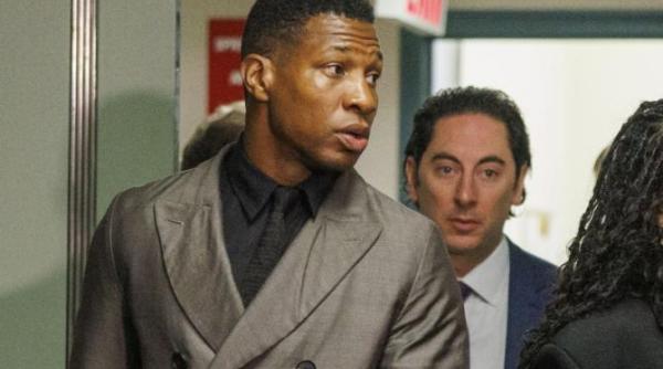 actorul jonathan majors a fost socat dupa ce a aflat decizia din dosarul in care este acuzat de agresarea fostei sale iubite cum este posibil asa ceva