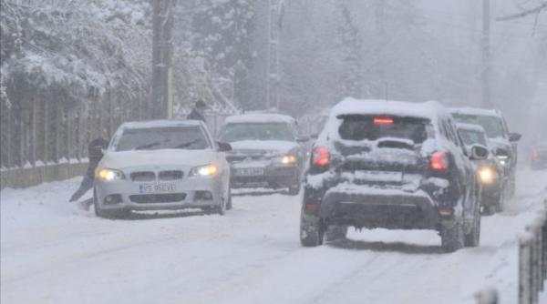 romania luata din nou prin surprindere ninsoarea si viscolul au oprit trenuri si au provocat accidente in toata tara