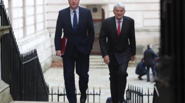 david cameron este ingrijorat ca israelul ar fi incalcat dreptul international in timp ce doi britanici sunt tinuti ostatici in gaza