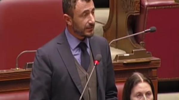 deputatul italian care este cercetat pentru ca a tras cu o arma de foc si a ranit o persoana suspendat din partidul prim ministrului giorgia meloni