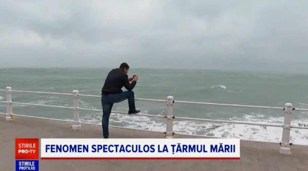 fierbe marea neagra explicatia fenomenului rar de pe litoralul romanesc este ceva fantastic magic de poveste