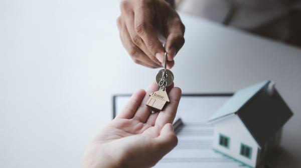 specialistii avertizeaza ca unii romani isi vor pierde locuintele deoarece nu vor mai putea plati creditele cosea este inevitabil