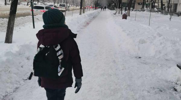 mersul la scoala prin ger si nameti galerie foto ce nu iau in considerare cei care spun ca ne plangem la primul fulg de nea