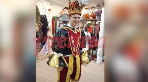 mircea gologan subprefectul de vaslui dansa in brazilia imbracat in joker in timp ce judetul era blocat sub nameti video