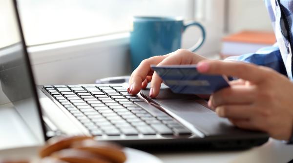 tot mai multi romani isi platesc taxele si impozitele online ghiseul ro a inregistrat contul cu numarul 2 000 000