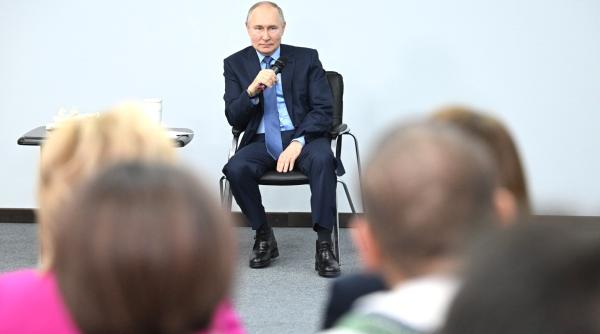 vladimir putin in vizita la doar 82 de kilometri distanta de sua