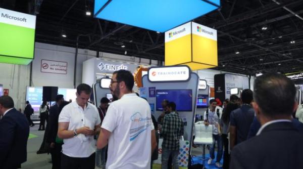 microsoft depaseste pentru scurt timp apple devenind cea mai valoroasa companie din lume