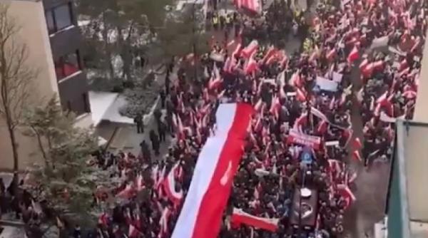 polonezii demonstreaza impotriva guvernului tusk la o luna de la investire