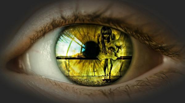 vecinii mamei din iasi care s a aruncat cu bebelusul pe geam imi aduc aminte de vecinii mei plangi urli te aud dar aleg sa nu te ajute