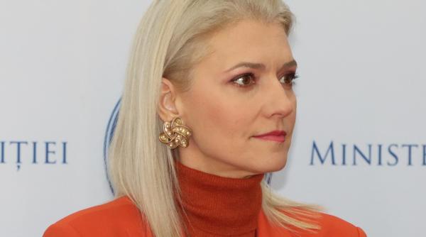 alina gorghiu s a inselat cand a crezut ca va scapa de executarea pedepsei de 8 ani si 2 luni de inchisoare astazi a fost adus in tara