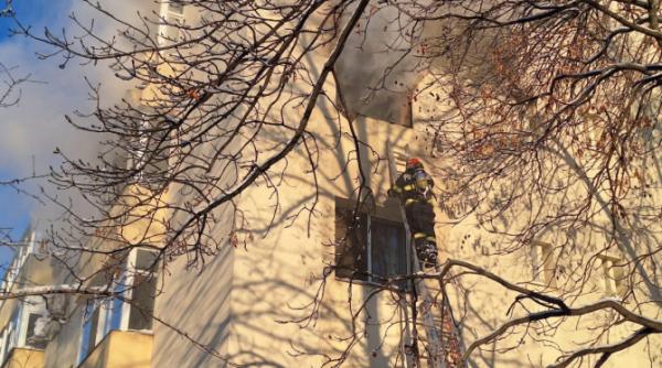 mama din iasi care si a aruncat bebelusul de la etajul apartamentului in flacari ar fi fost incuiata in casa