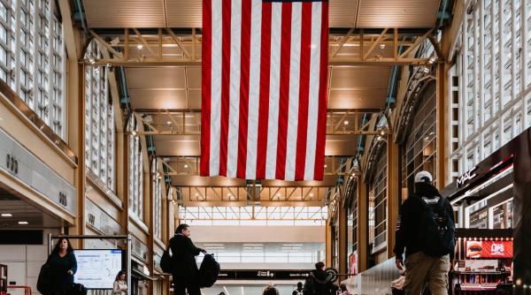 povestea incredibila a romanului plecat in sua cu toata familia in 1984 romania le a luat cetatenia casa si banii ca sa i lase sa plece nu apartineam niciunei tari video