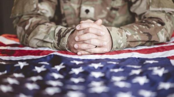 un ozn de tip meduza a bantuit ani de zile o baza militara americana din irak sustine un fost membru al serviciilor secrete ale marinei americane