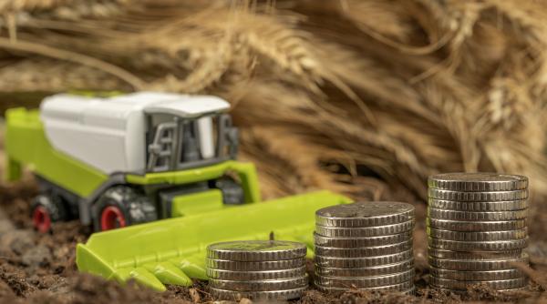 oug ul care trebuia sa ii ajute pe fermieri a turnat benzina pe foc sunt aproape de faliment