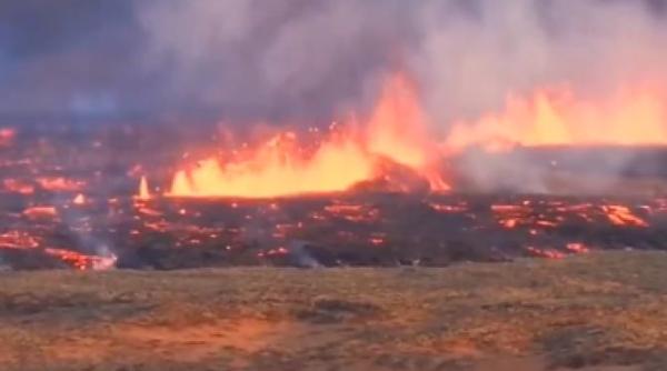 case din grindavik arse de lava vulcanului care a erupt in sud vestul islandei