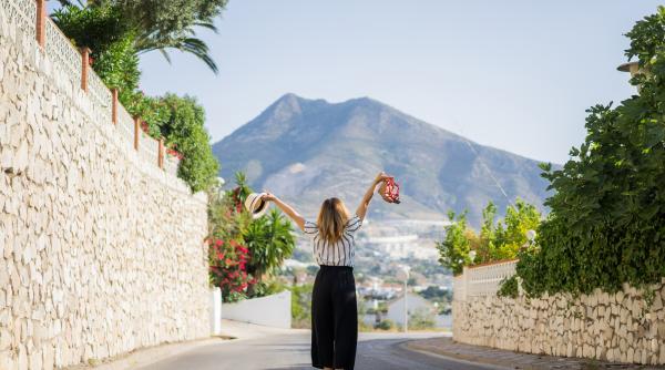 hotelierii din grecia ii linistesc pe turistii romani dupa introducerea taxei de rezilienta climatica