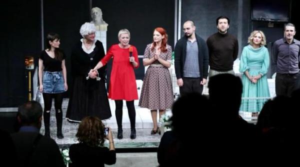 ada hausvater directorul teatrului national mihai eminescu din timisoara decorata de klaus iohannis