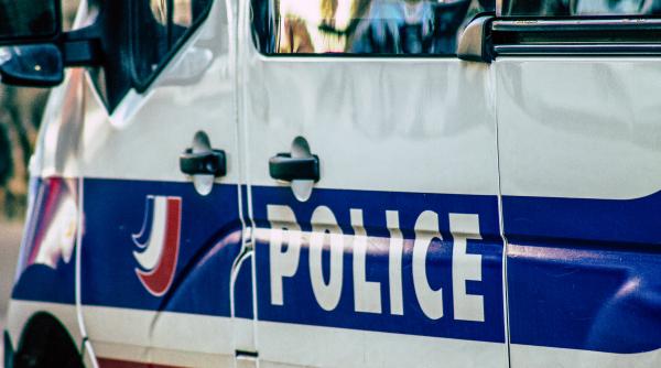 hotii care au furat 50 de piese din colectia balmain arestati intr o suburbie pariziana s a lucrat zi si noapte pentru inlocuirea hainelor