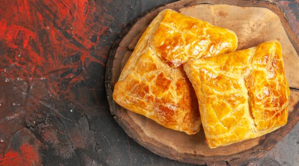 placintele cu cartofi si usturoi deliciu de iarna in stil moldovenesc