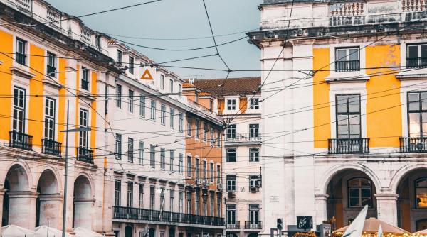 proteste cu mii de oameni in germania impotriva afd ce mesaje transmit membrii partidului jurnalistilor care i au demascat