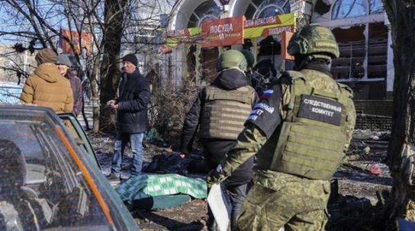 cel putin 27 de persoane au fost ucise intr un bombardament in orasul donetk controlat de rusia