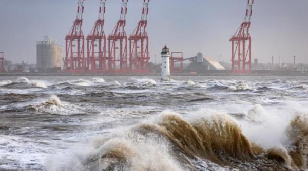 marea britanie furtuna jocelyn este pe drum dupa ce isha a ucis doua persoane si aduce vanturi de aproape 160 km h