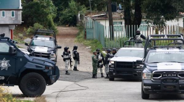 doua carteluri din mexic se lupta pentru controlul rutelor folosite pentru traficul de droguri si migranti sute de persoane si au parasit casele