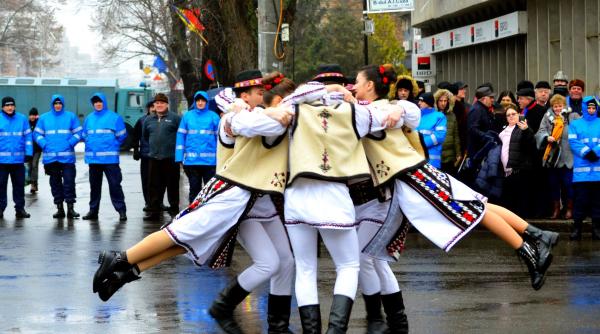 hora noastra cea frateasca pe campia romaneasca unde se organizeaza manifestari artistice pe 24 ianuarie de mica unire