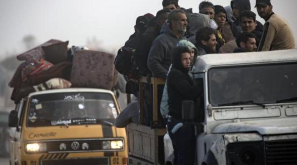 mii de oameni fug din khan younis dupa ce israelul a declarat ca a inconjurat orasul ne asteptam sa murim in orice moment