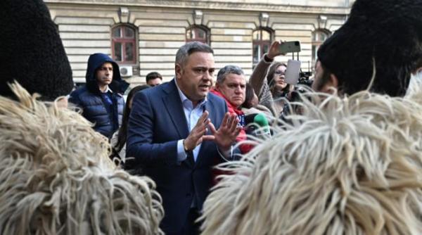 ministrul agriculturii ii cere demisia comisarului european din cauza politicilor verzi ale ue care ii forteaza pe fermieri sa lase terenul parloaga