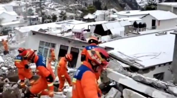 tragedie in urma unei alunecari de teren din china zeci de persoane au fost date disparute video