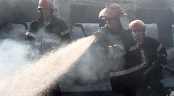 un tren cfr care face legatura intre galati si cluj napoca a luat foc in mers
