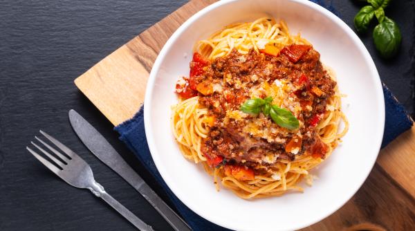spaghete bolognese reteta toata lumea le adora