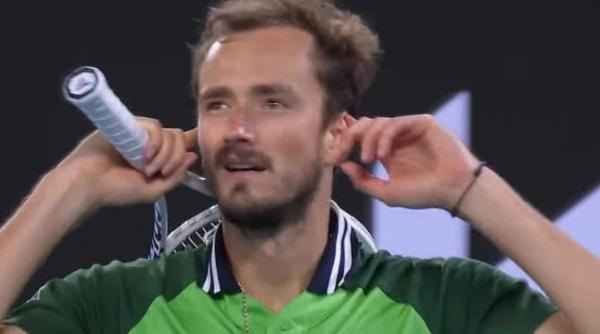 daniil medvedev revenire spectaculoasa si calificare in finala australian open adversarul sau l a invins pe djokovic campionul en titre