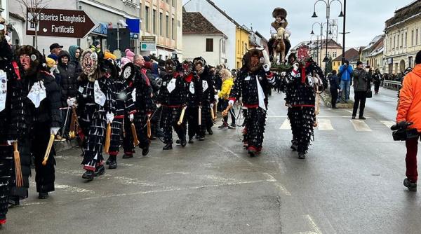 sute de lole au animat agnita din jud sibiu traditia se pastreaza de peste 150 de ani