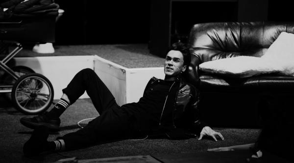 o piesa de teatru despre greselile parintilor